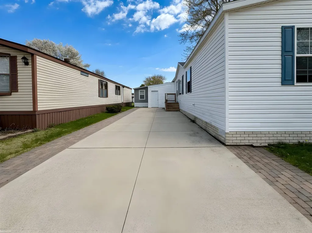 49982 Pennbrook Court Shelby Charter Township MI 48317