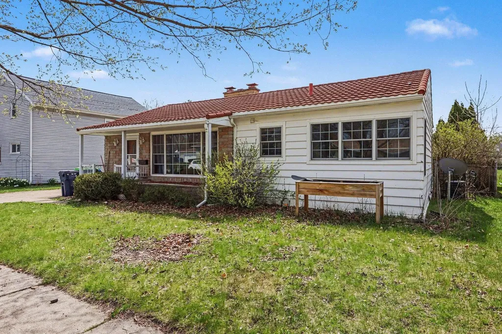 306 Sanson Street Bay City City MI 48706