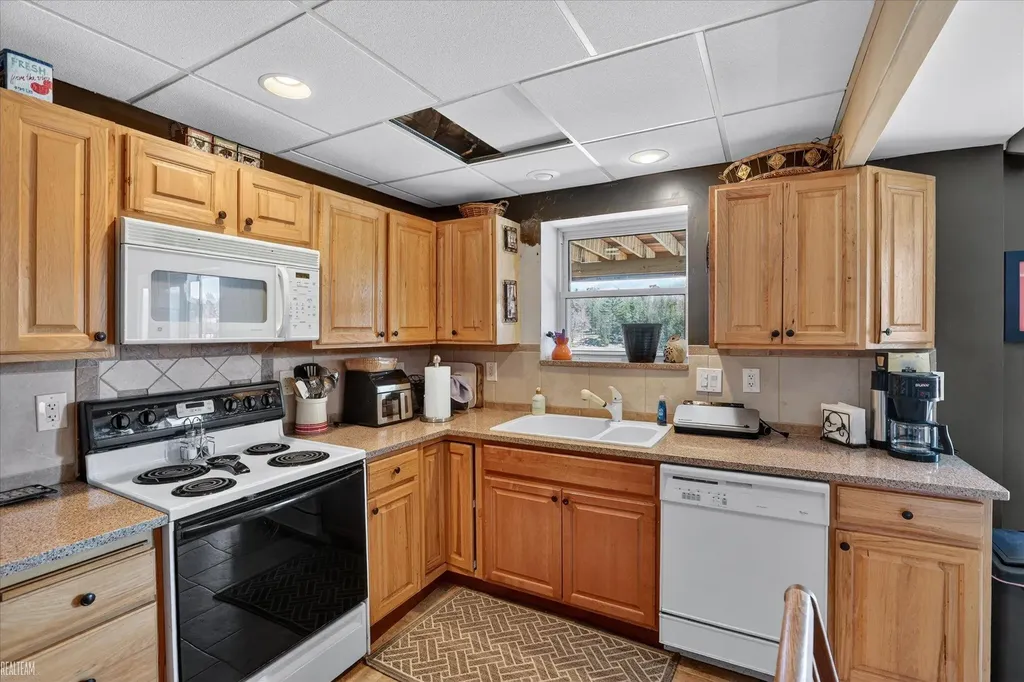 6258 SW Ginafred Shores Drive Springfield Township MI 49633