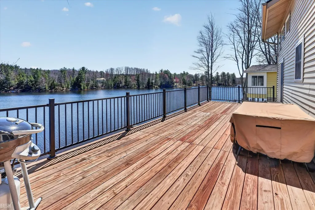 6258 SW Ginafred Shores Drive Springfield Township MI 49633