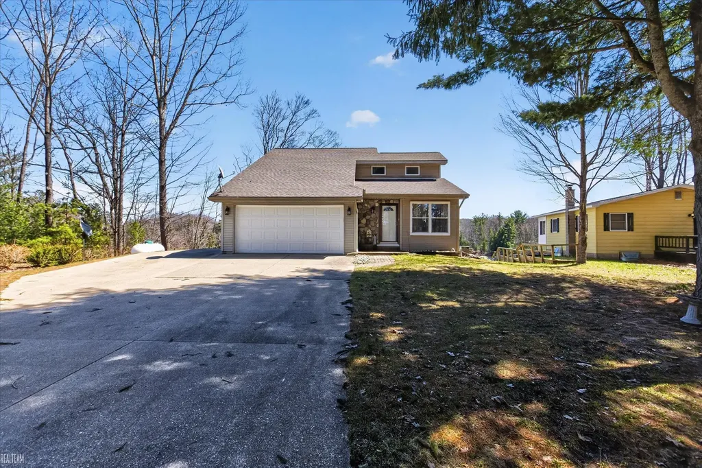 6258 SW Ginafred Shores Drive Springfield Township MI 49633