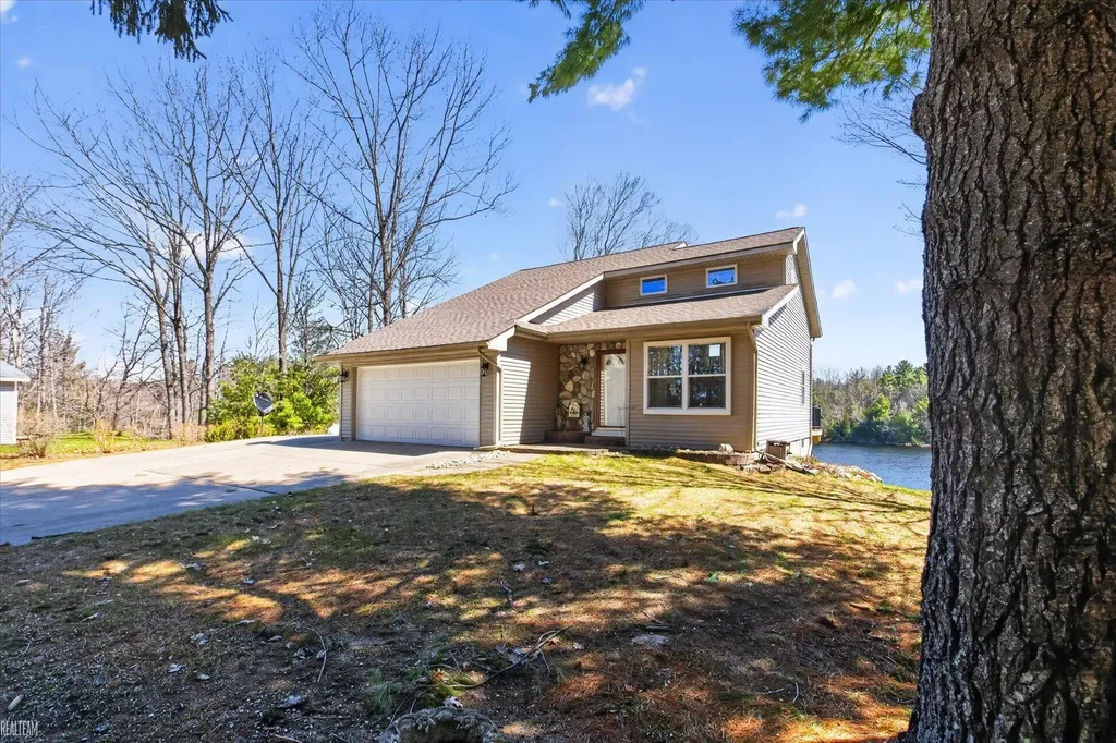 6258 SW Ginafred Shores Drive Springfield Township MI 49633