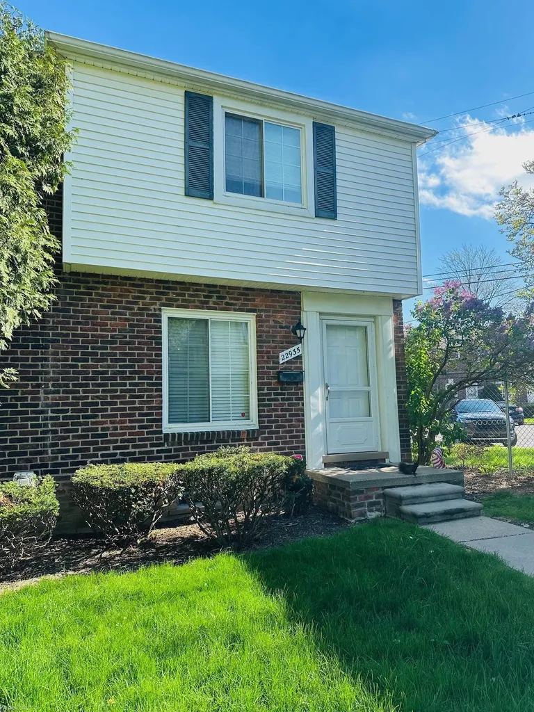 22935 Gary Ln Lane St. Clair Shores City MI 48080