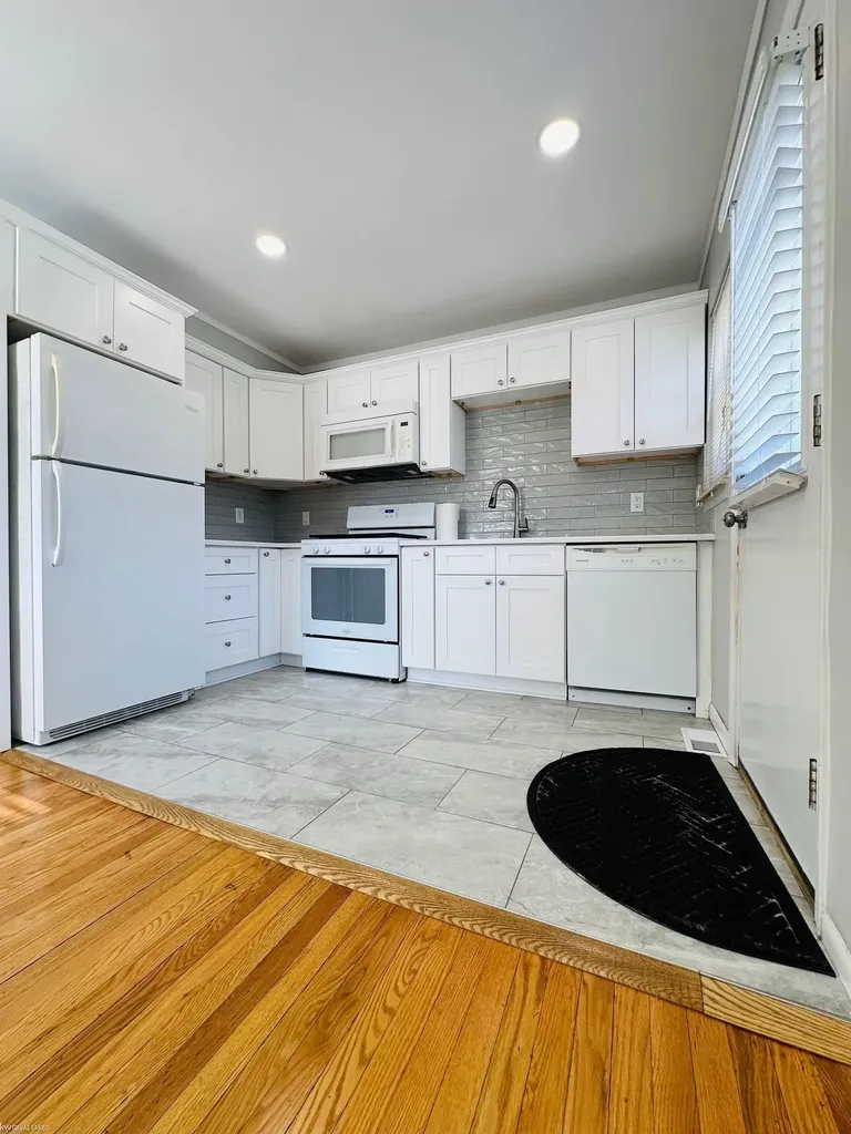 22935 Gary Ln Lane St. Clair Shores City MI 48080