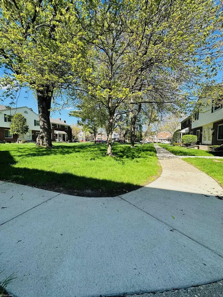 22935 Gary Ln Lane St. Clair Shores City MI 48080