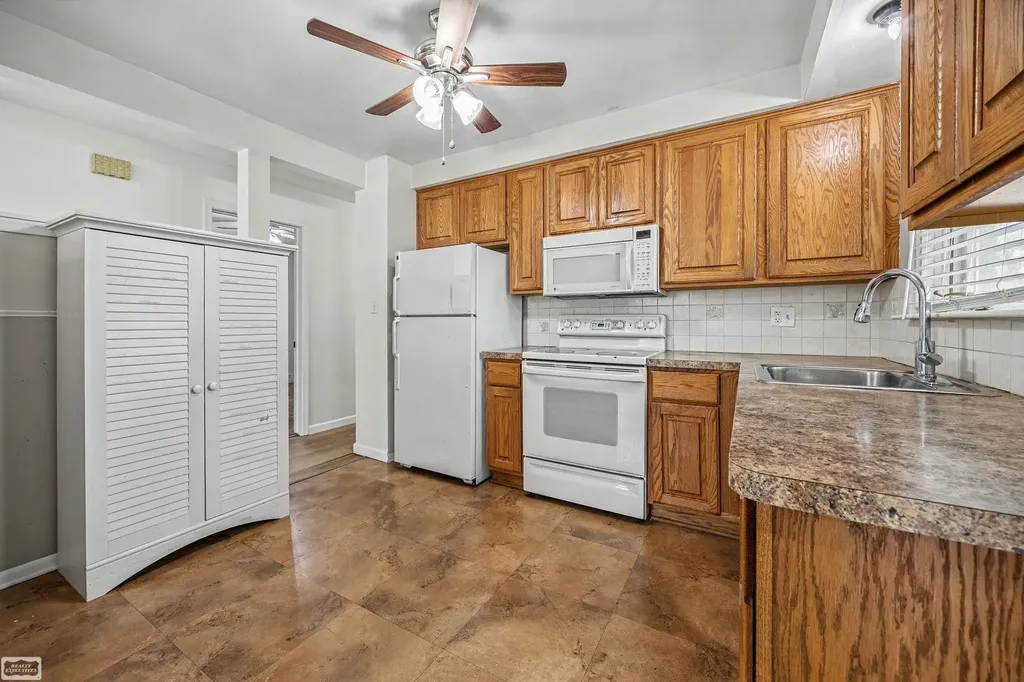 35515 Golden Street Clinton Charter Township MI 48035