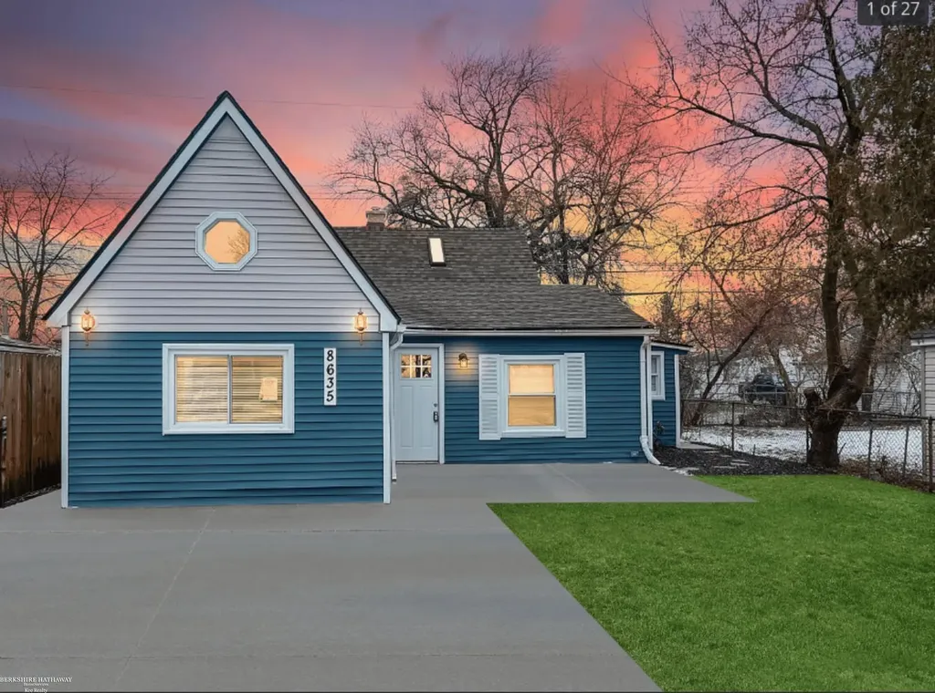8635 Continental Avenue Warren City MI 48089