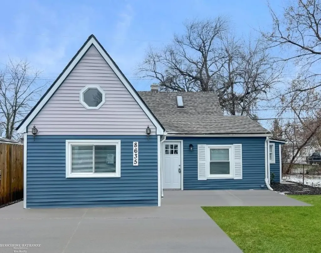 8635 Continental Avenue Warren City MI 48089