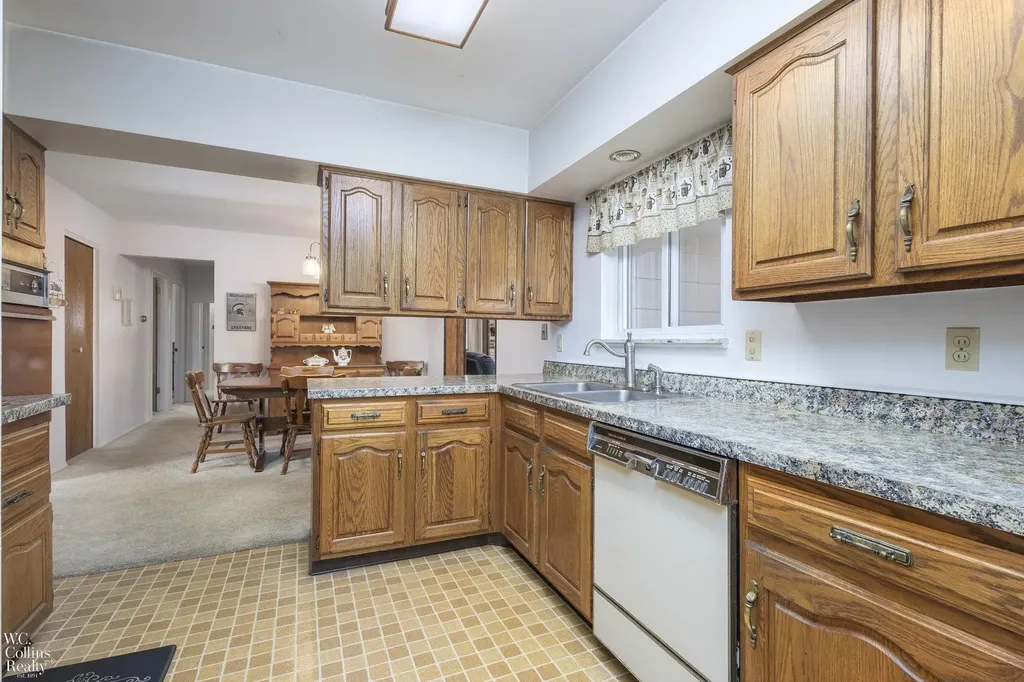 704 Briarwood Lane Fenton City MI 48430