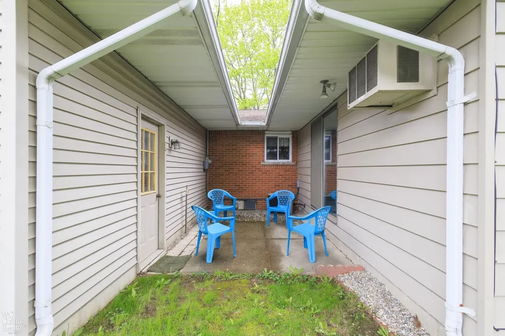 704 Briarwood Lane Fenton City MI 48430