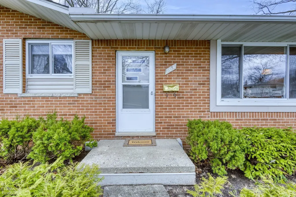 704 Briarwood Lane Fenton City MI 48430