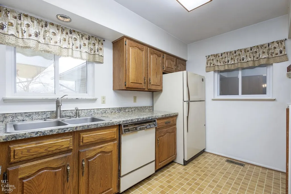 704 Briarwood Lane Fenton City MI 48430