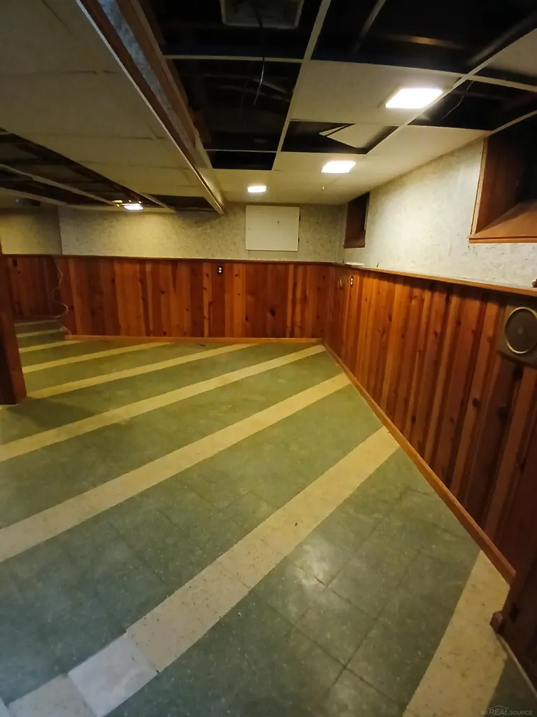 22646 Lakeland Street St. Clair Shores City MI 48081