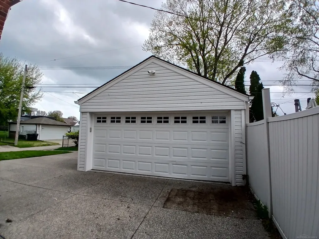 22646 Lakeland Street St. Clair Shores City MI 48081