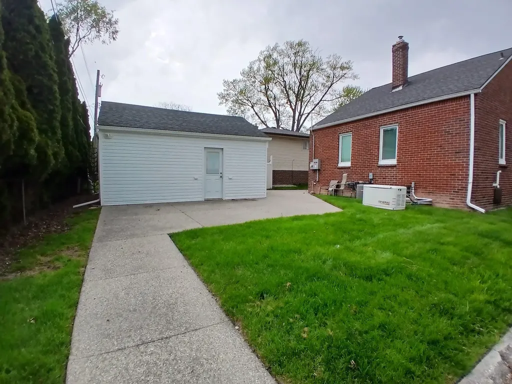 22646 Lakeland Street St. Clair Shores City MI 48081