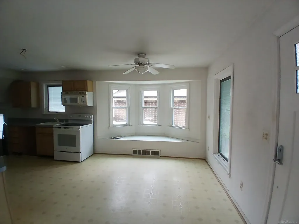 22646 Lakeland Street St. Clair Shores City MI 48081