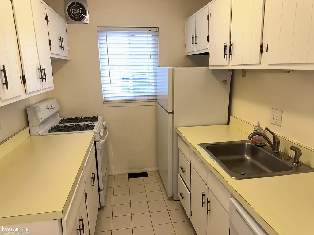 23313 Edsel Ford Court St. Clair Shores City MI 48080