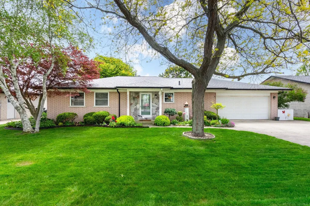 7233 Flamingo Street Clay Township MI 48001