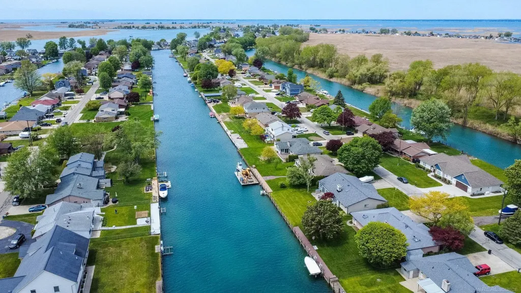 7233 Flamingo Street Clay Township MI 48001