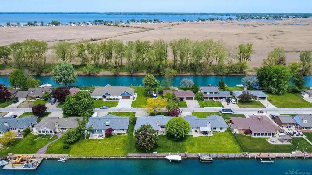 7233 Flamingo Street Clay Township MI 48001