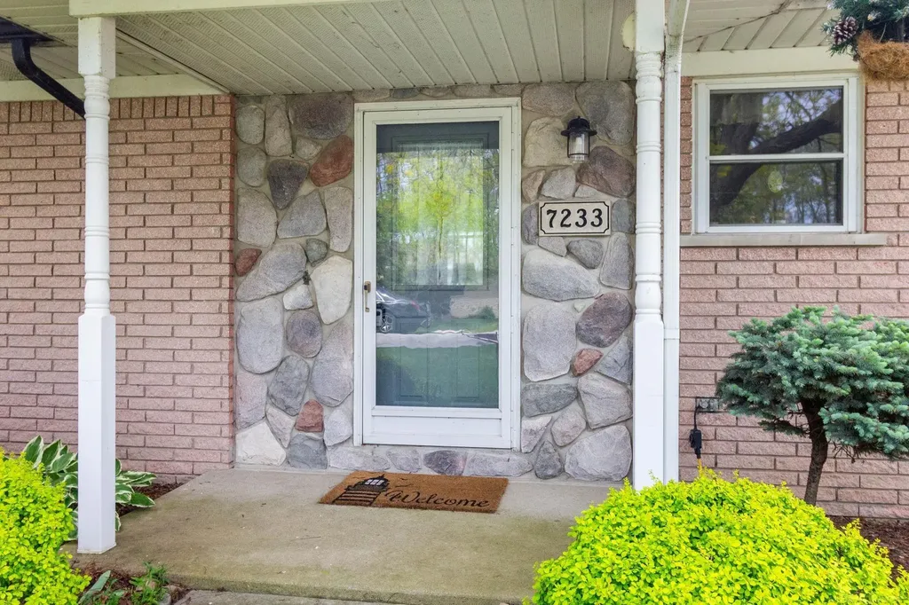 7233 Flamingo Street Clay Township MI 48001