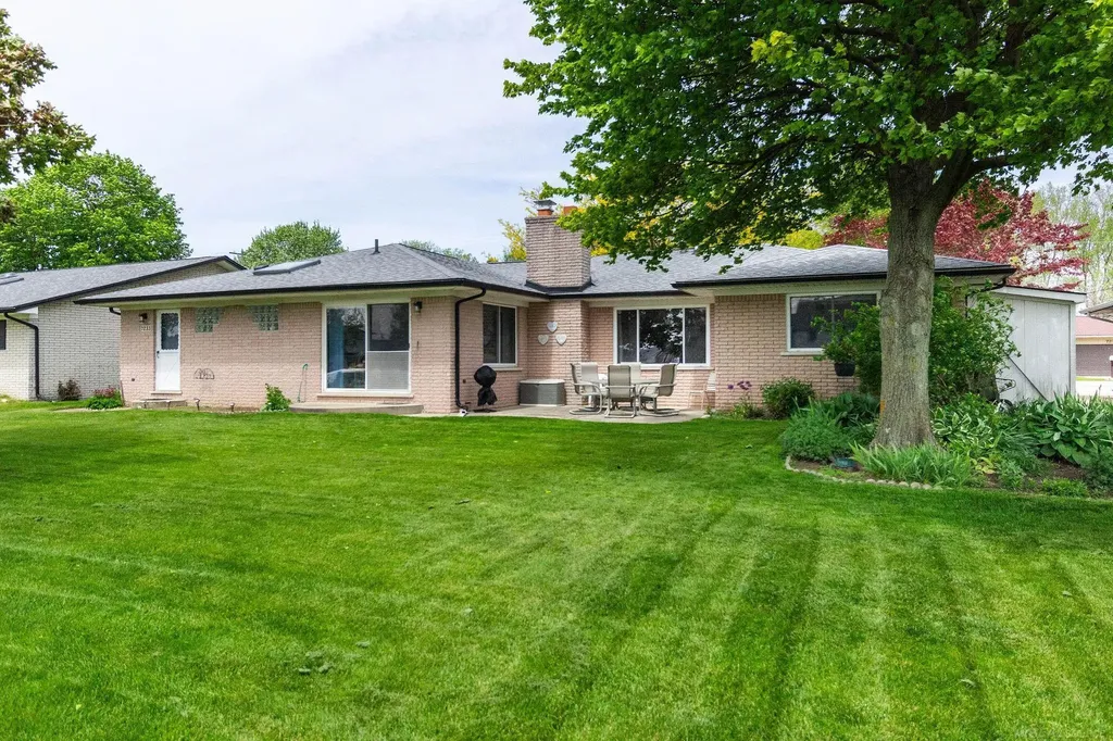 7233 Flamingo Street Clay Township MI 48001