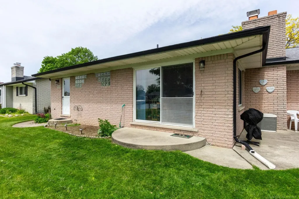 7233 Flamingo Street Clay Township MI 48001