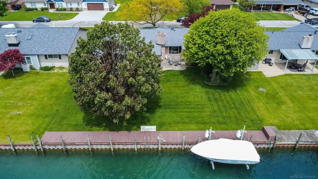 7233 Flamingo Street Clay Township MI 48001
