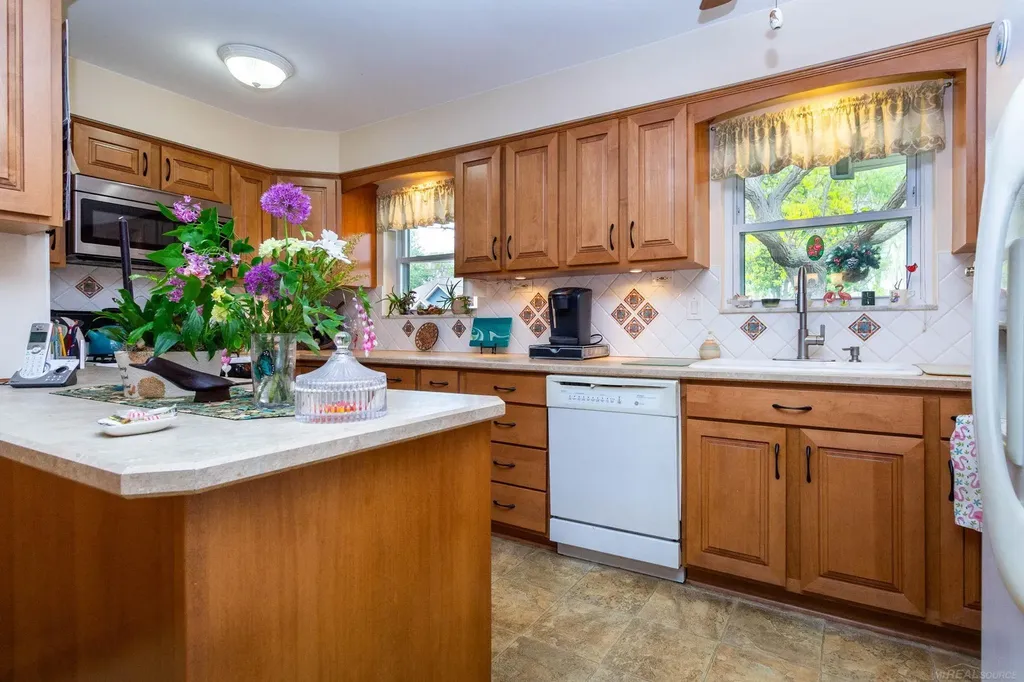 7233 Flamingo Street Clay Township MI 48001