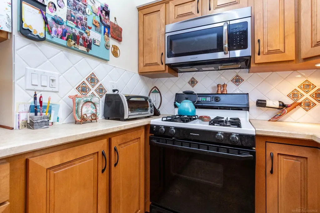 7233 Flamingo Street Clay Township MI 48001