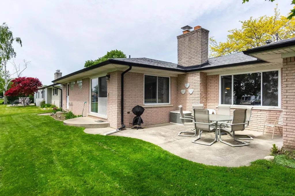 7233 Flamingo Street Clay Township MI 48001
