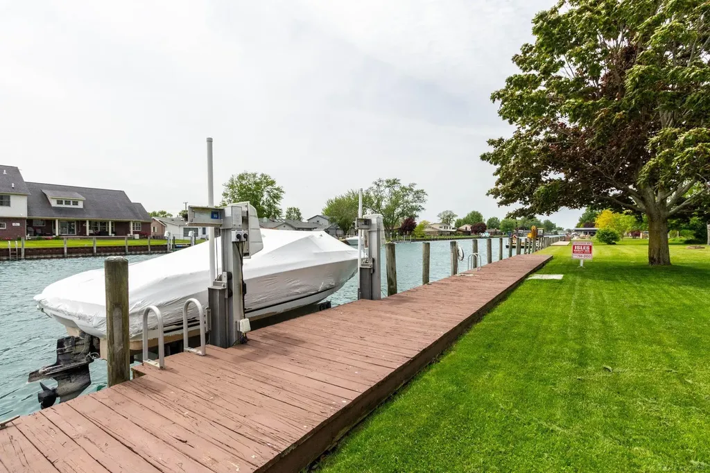 7233 Flamingo Street Clay Township MI 48001