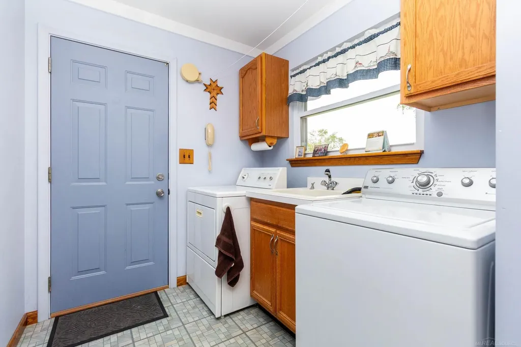 7233 Flamingo Street Clay Township MI 48001