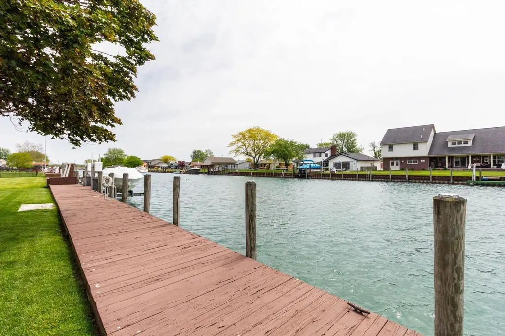 7233 Flamingo Street Clay Township MI 48001