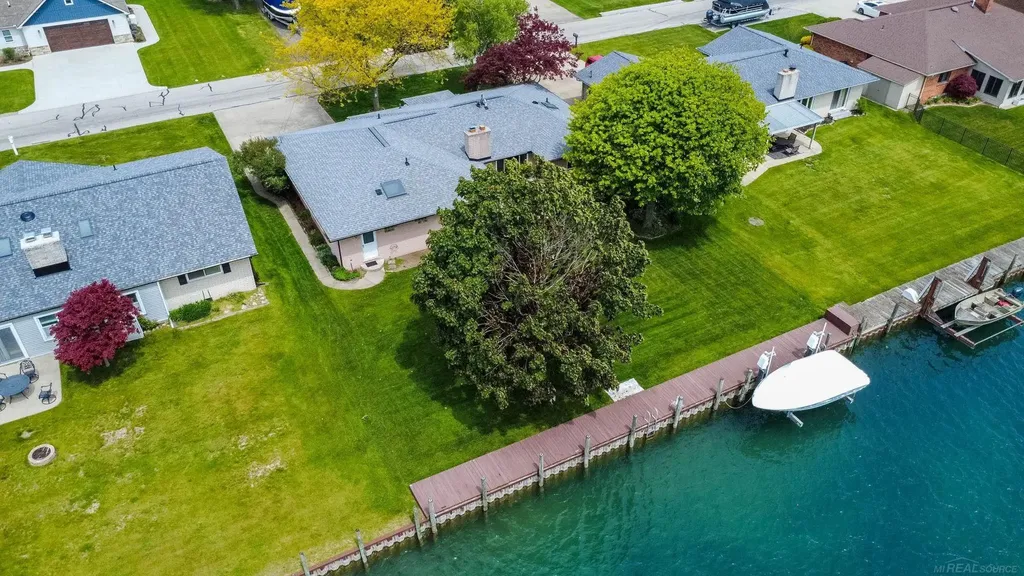 7233 Flamingo Street Clay Township MI 48001