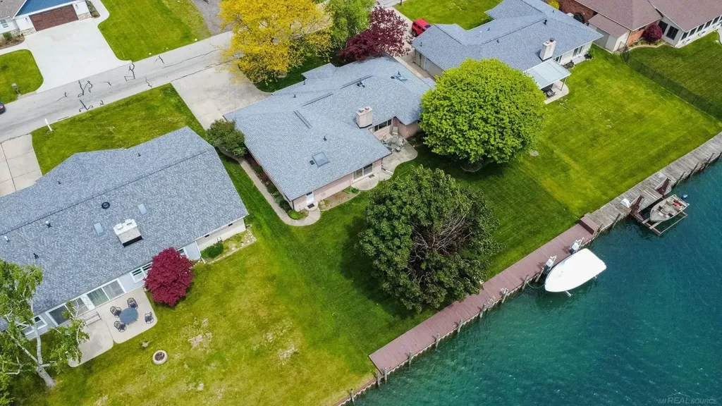 7233 Flamingo Street Clay Township MI 48001