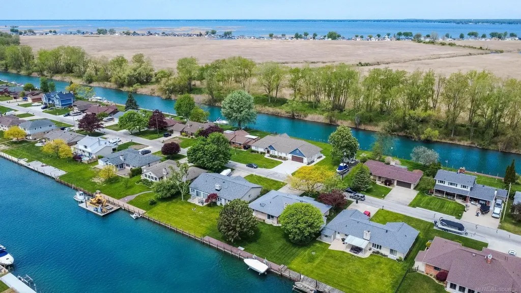 7233 Flamingo Street Clay Township MI 48001