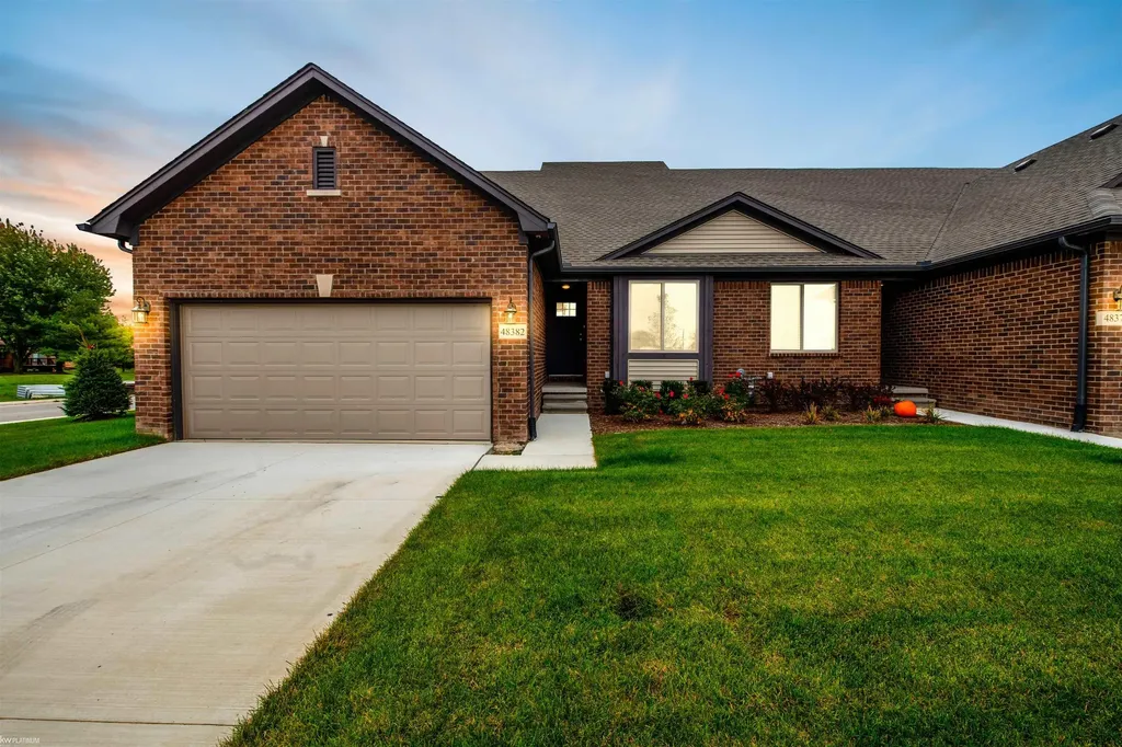 48382 Applegrove Lane Chesterfield Township MI 48051