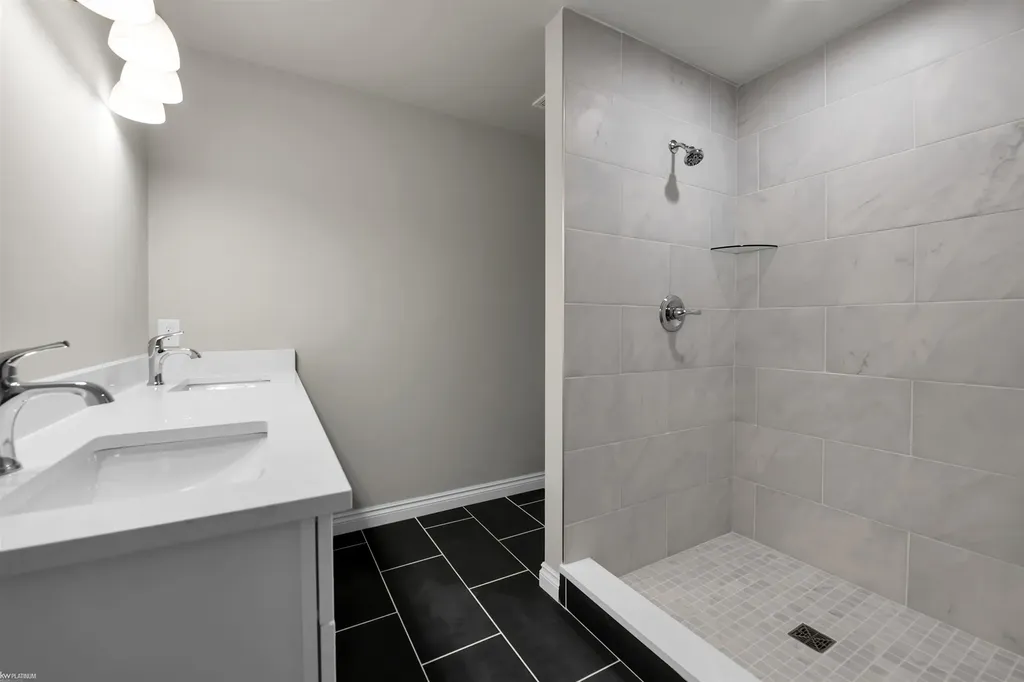 48382 Applegrove Lane Chesterfield Township MI 48051