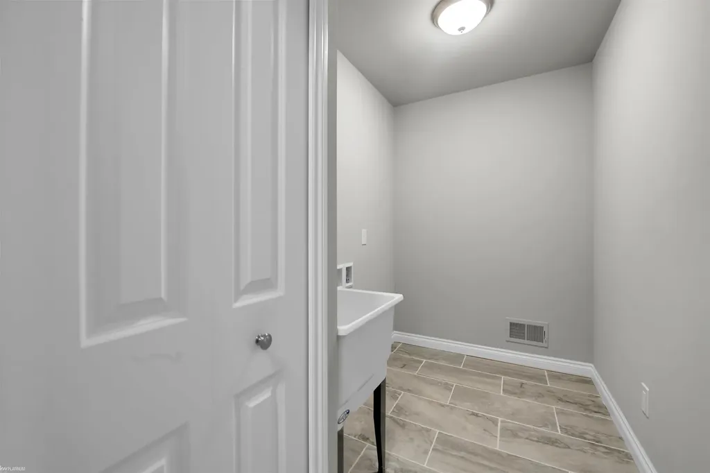 48382 Applegrove Lane Chesterfield Township MI 48051