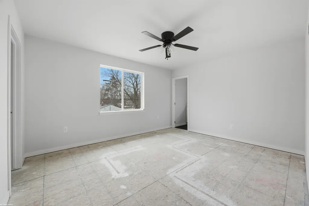 -0- Tennessee Street Roseville City MI 48066