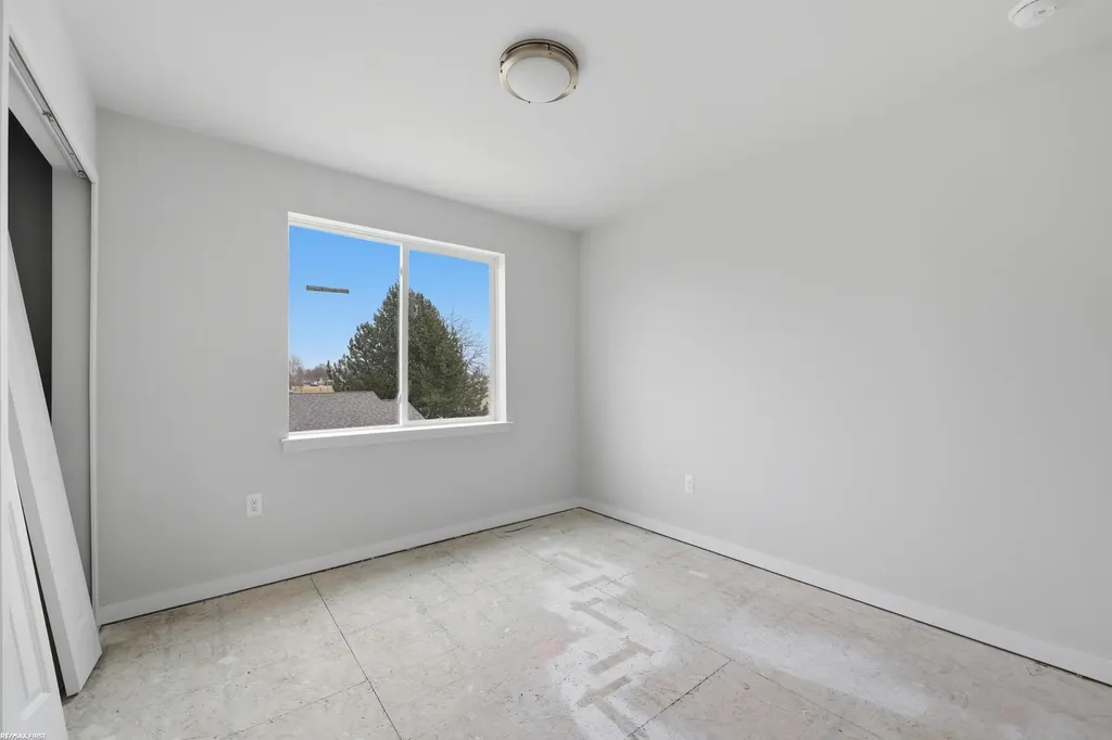 -0- Tennessee Street Roseville City MI 48066