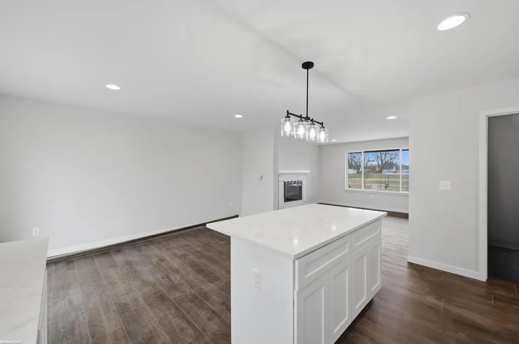 -0- Tennessee Street Roseville City MI 48066