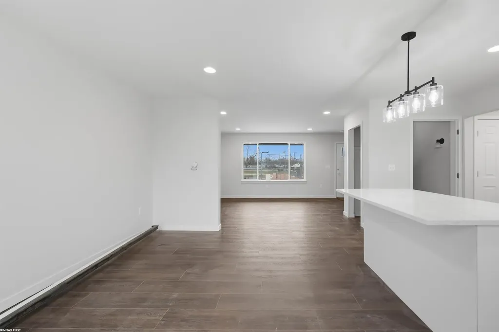 -0- Tennessee Street Roseville City MI 48066