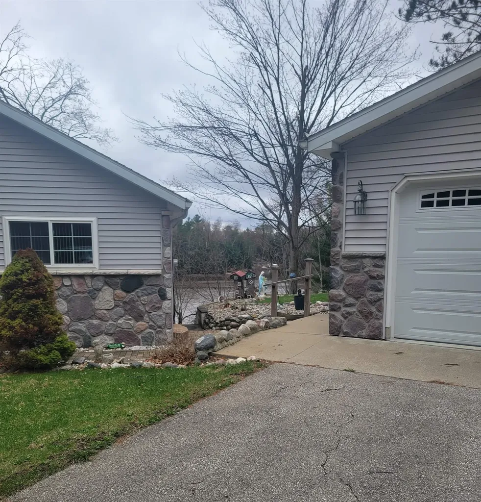 6249 Wolverine Trail Moffatt Township MI 48610