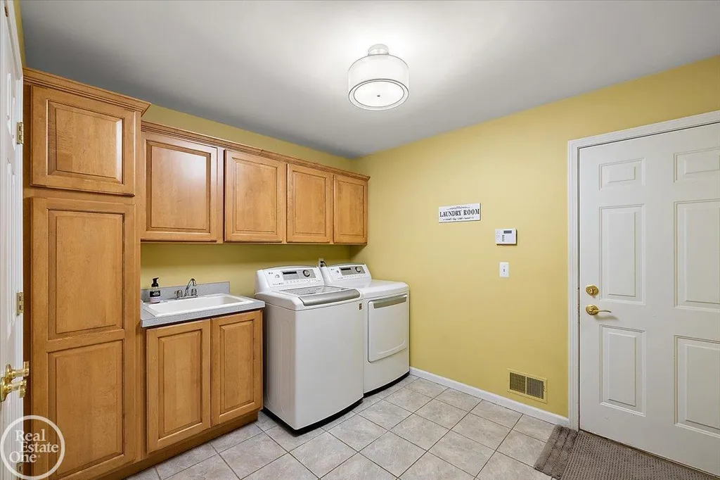 63815 Inverness Drive Washington Township MI 48095