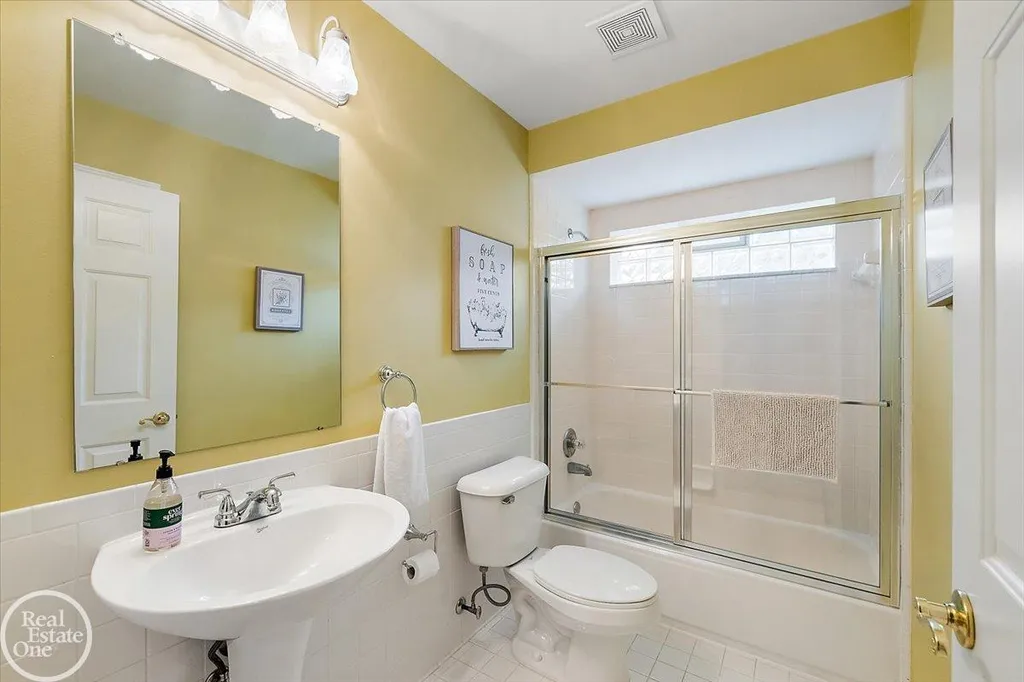 63815 Inverness Drive Washington Township MI 48095