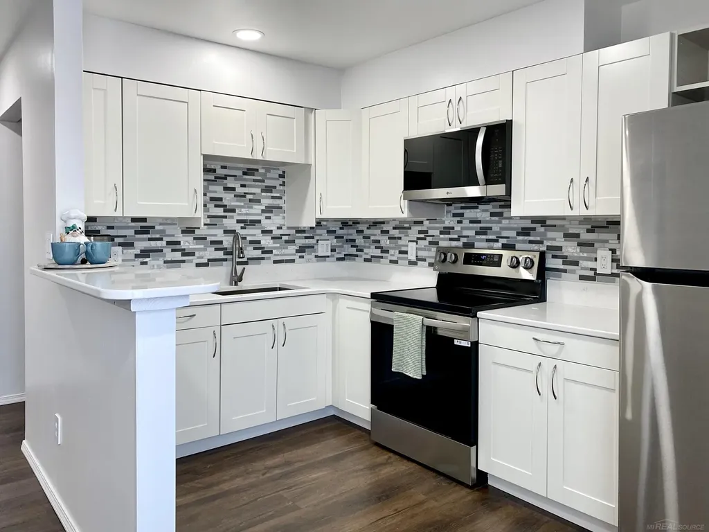 4840 Briarwood Avenue Royal Oak City MI 48073