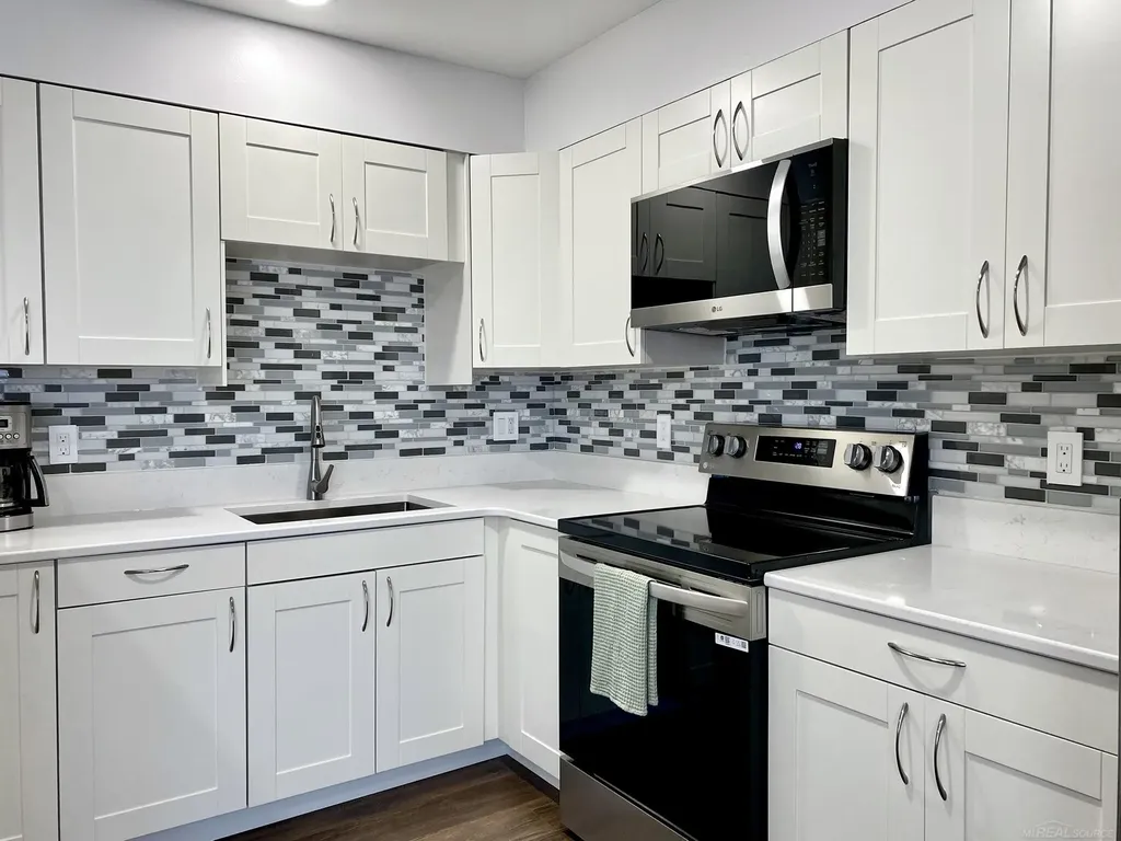 4840 Briarwood Avenue Royal Oak City MI 48073