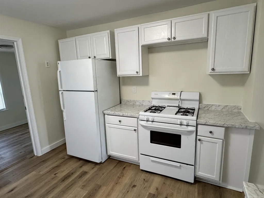 8275 Essex Avenue Warren City MI 48089